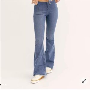 Free People Penny pull-on flare jeans. Size 29. Washed denim.
